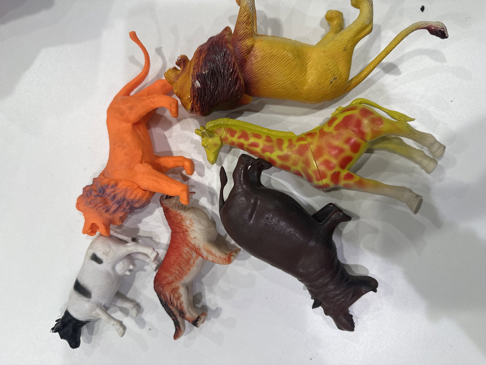 صورة لعبة حيوانات مكونة من ٦ قطع