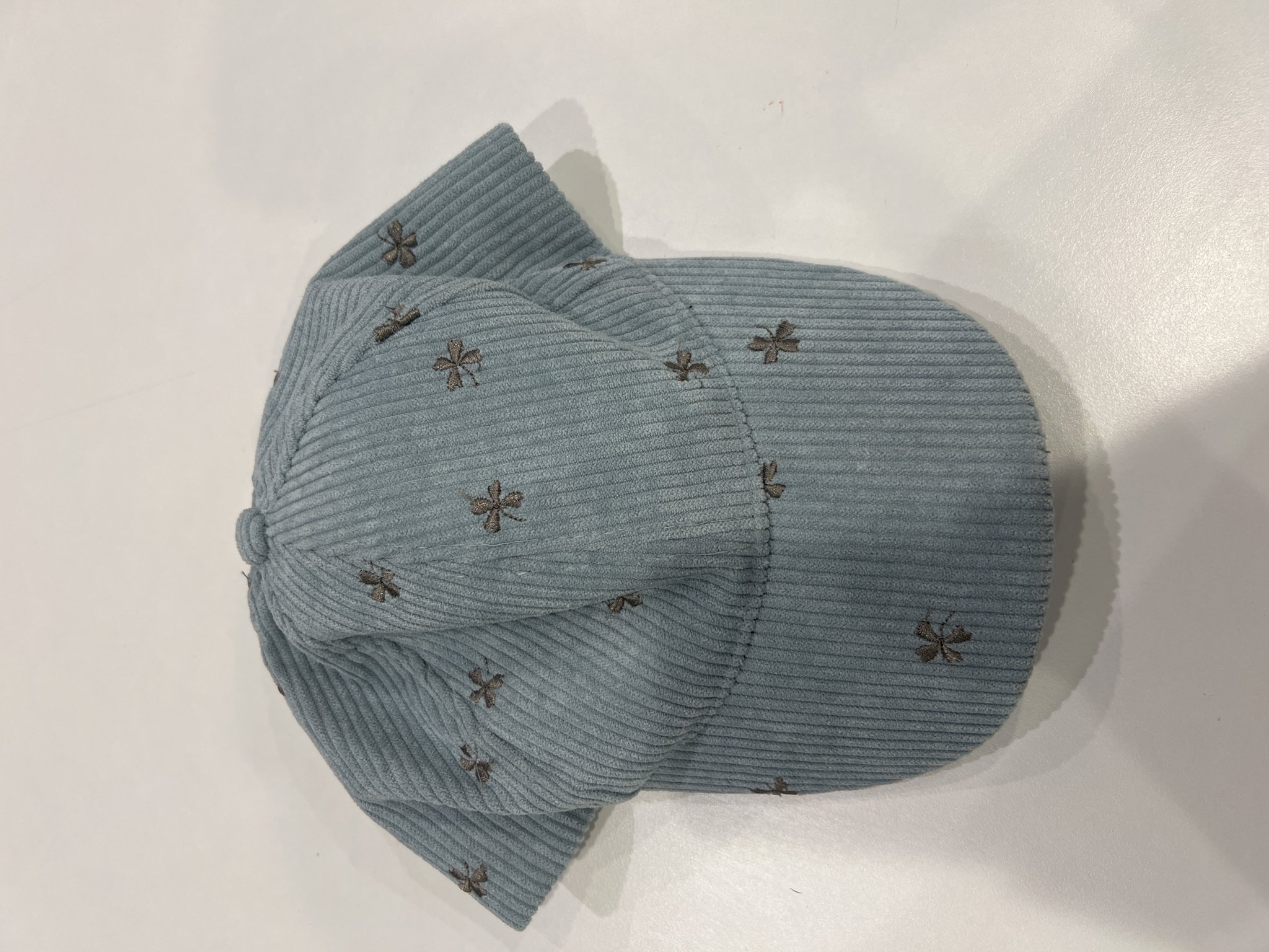 صورة كبوس بناتي ازرق