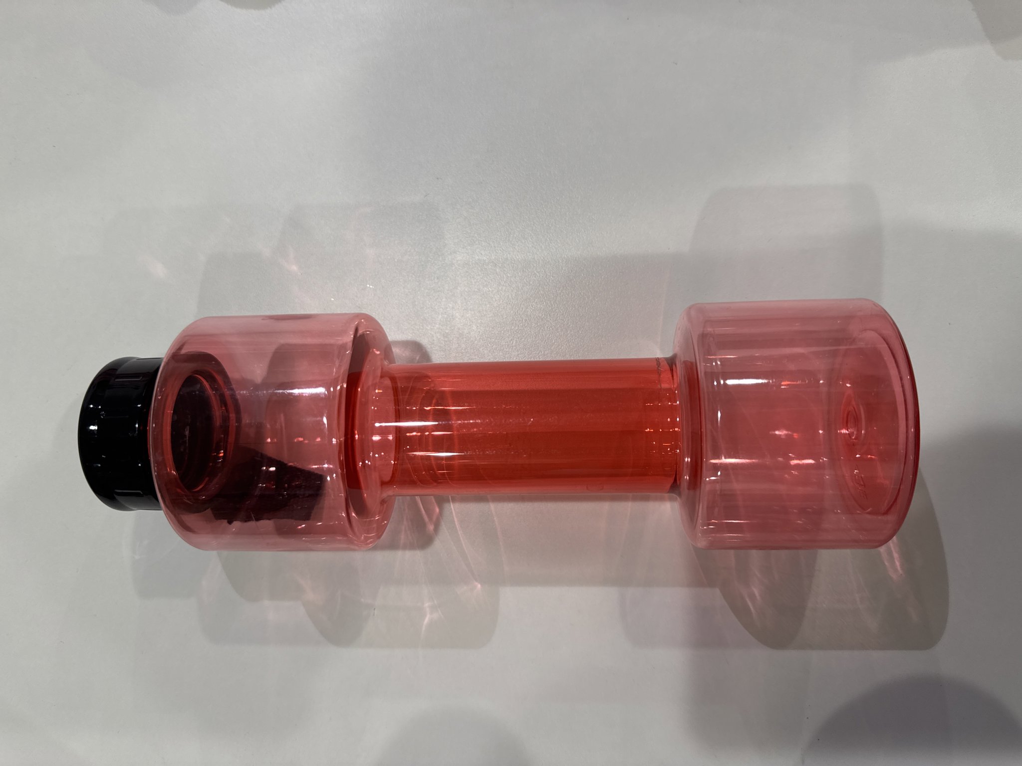 صورة حافظه ماء بلاستيك لون وردي ( كونتينر ١)