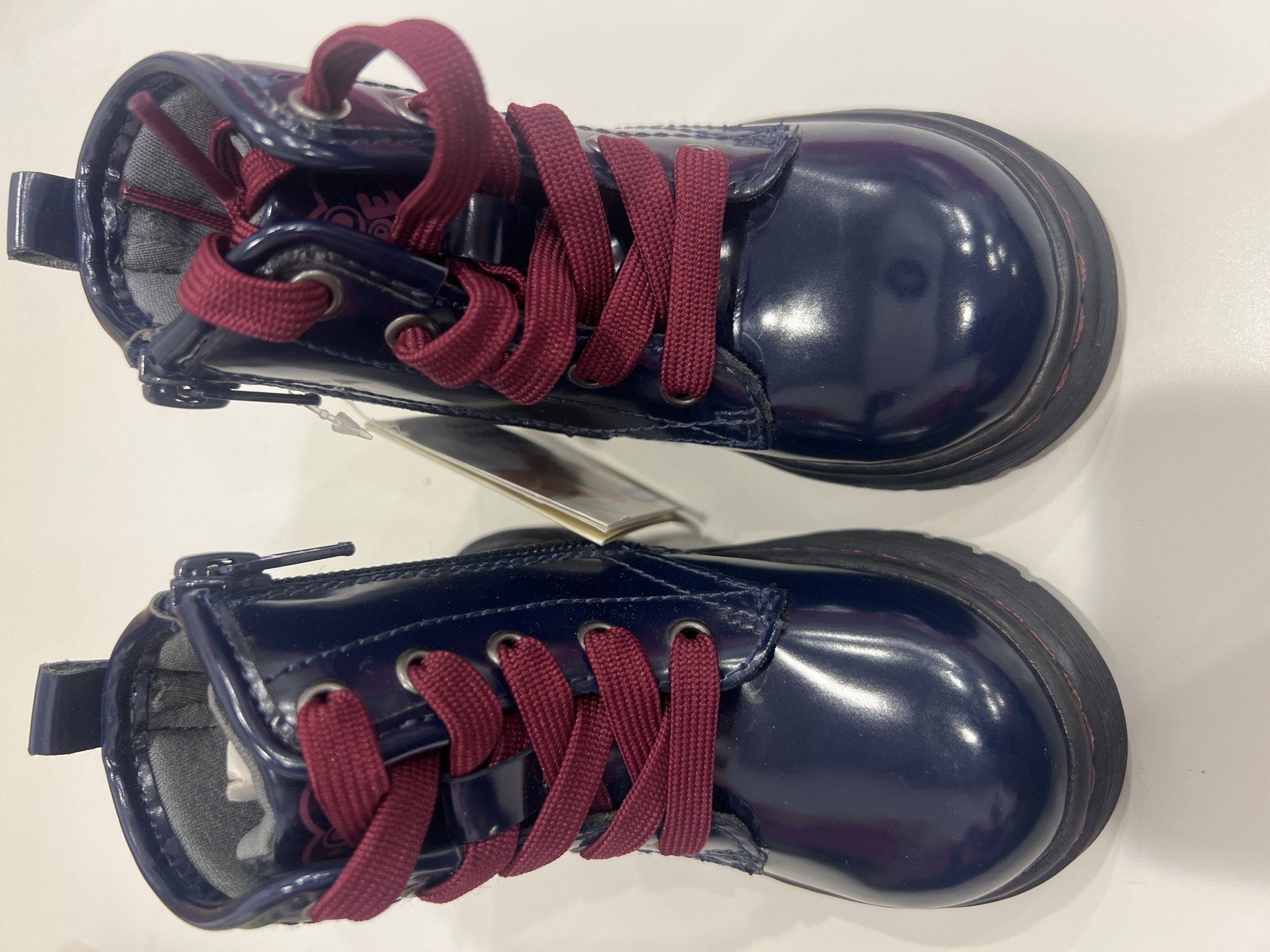 صورة حذاء بناتي كحلي لامع مقاس ٢٤