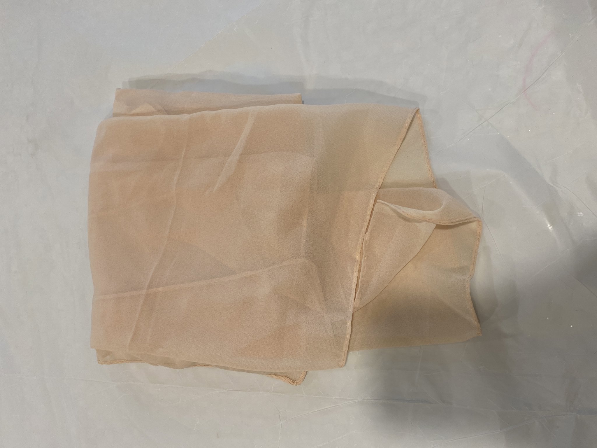 صورة حجاب شيفون زهري مع قبعة