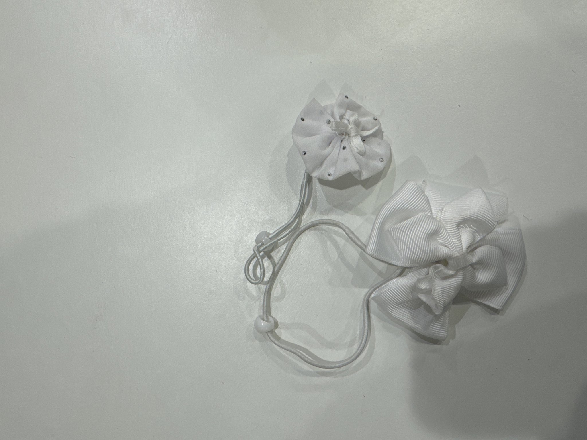 صورة شباصتين بناتي ابيض