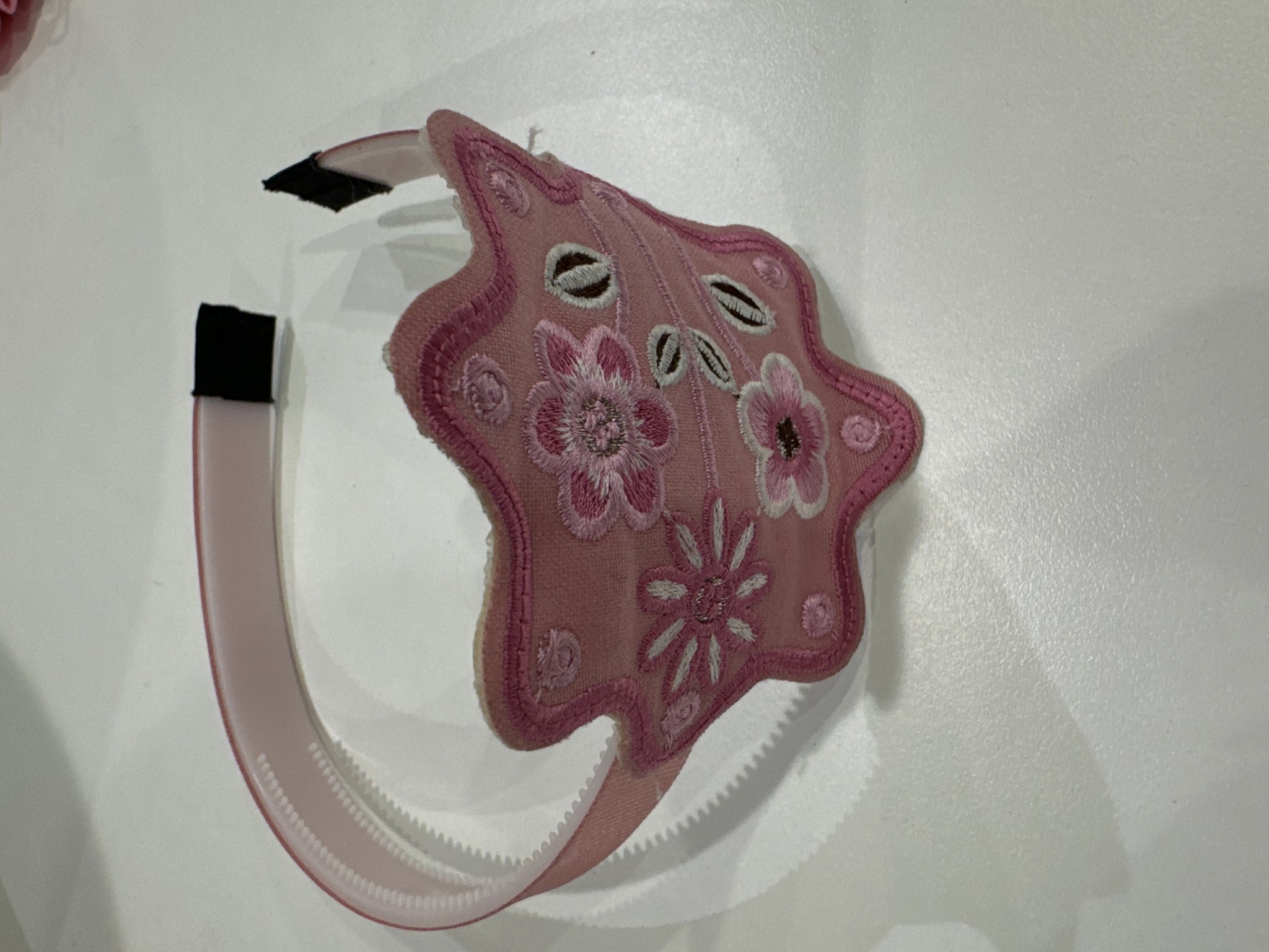 صورة تاج بناتي وردي مزخرف