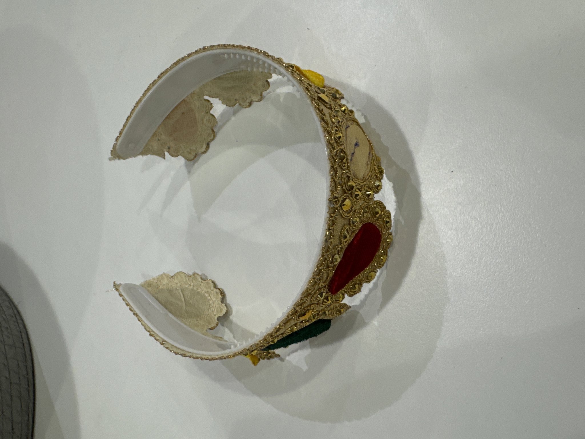 صورة تاج بناتي ملون