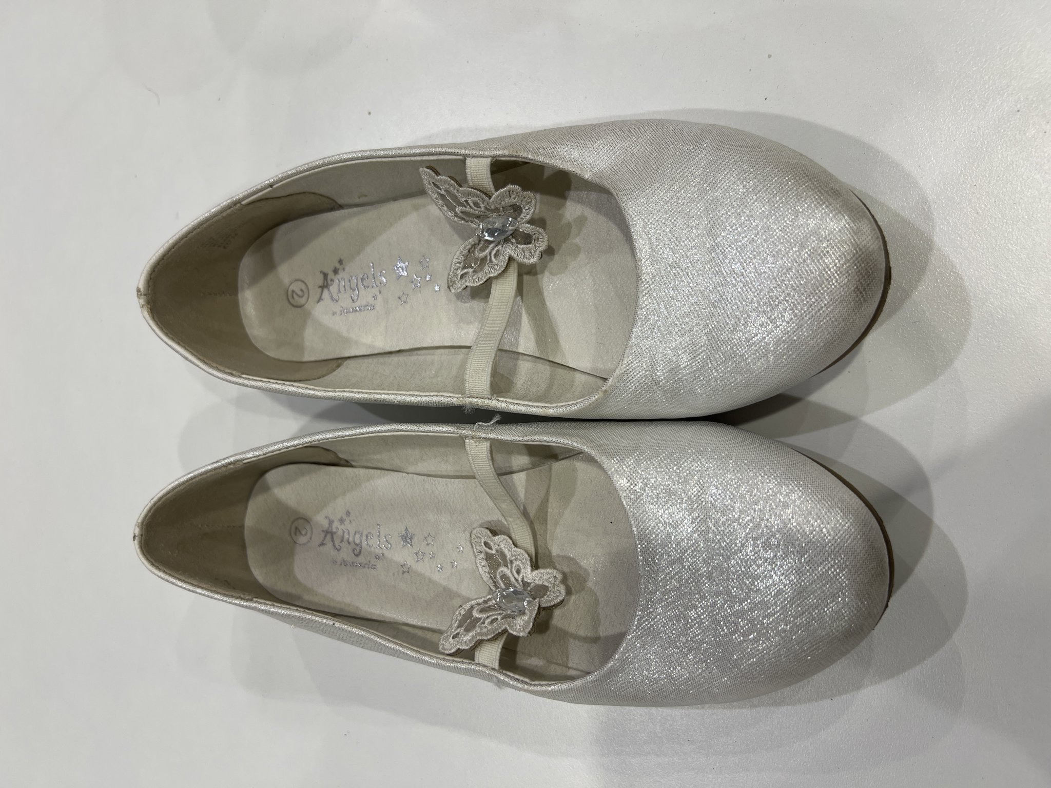 صورة حذاء بناتي ابيض مقاس ٣٠