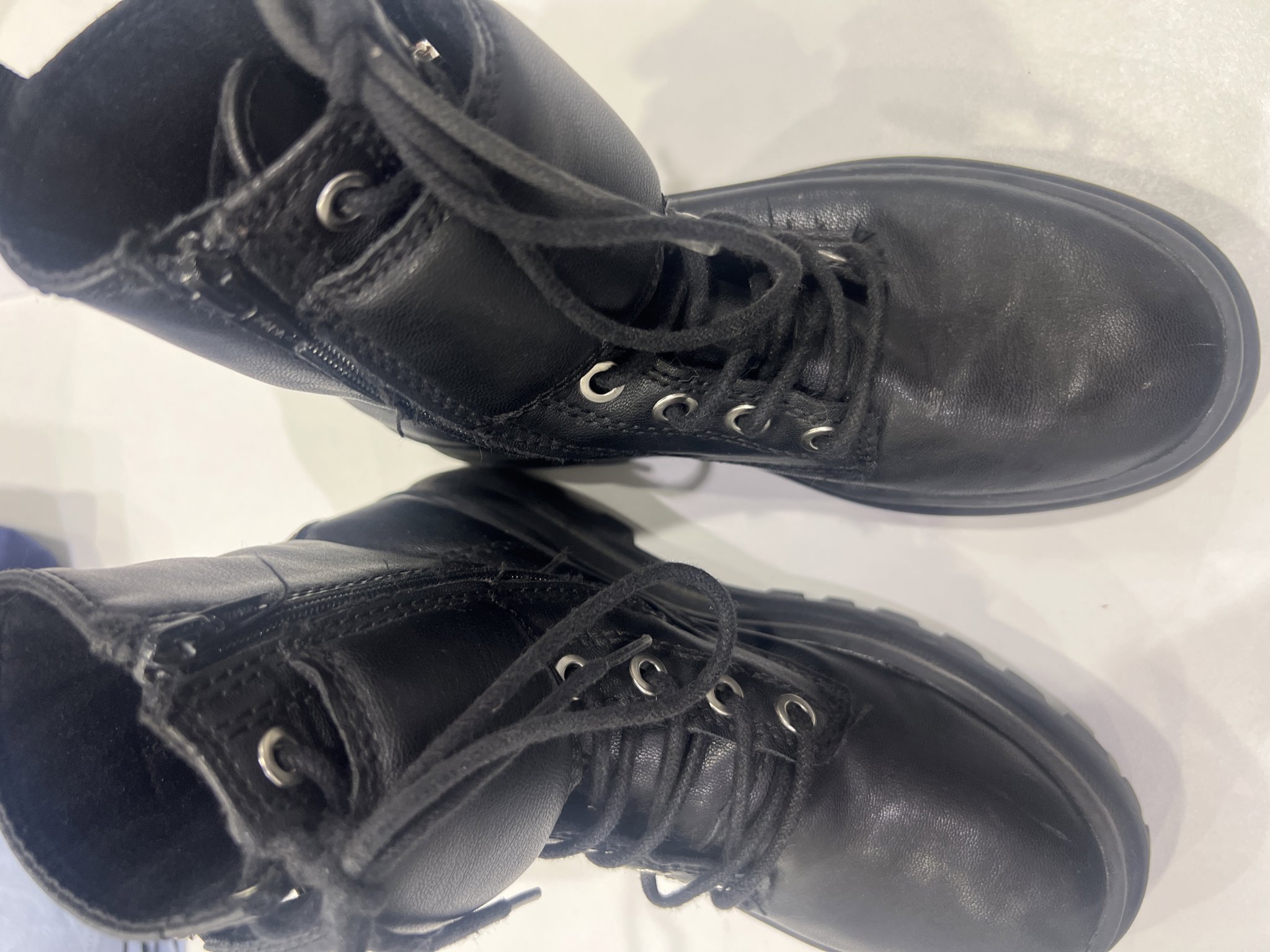 صورة حذاء بناتي اسود مقاس ٣٢