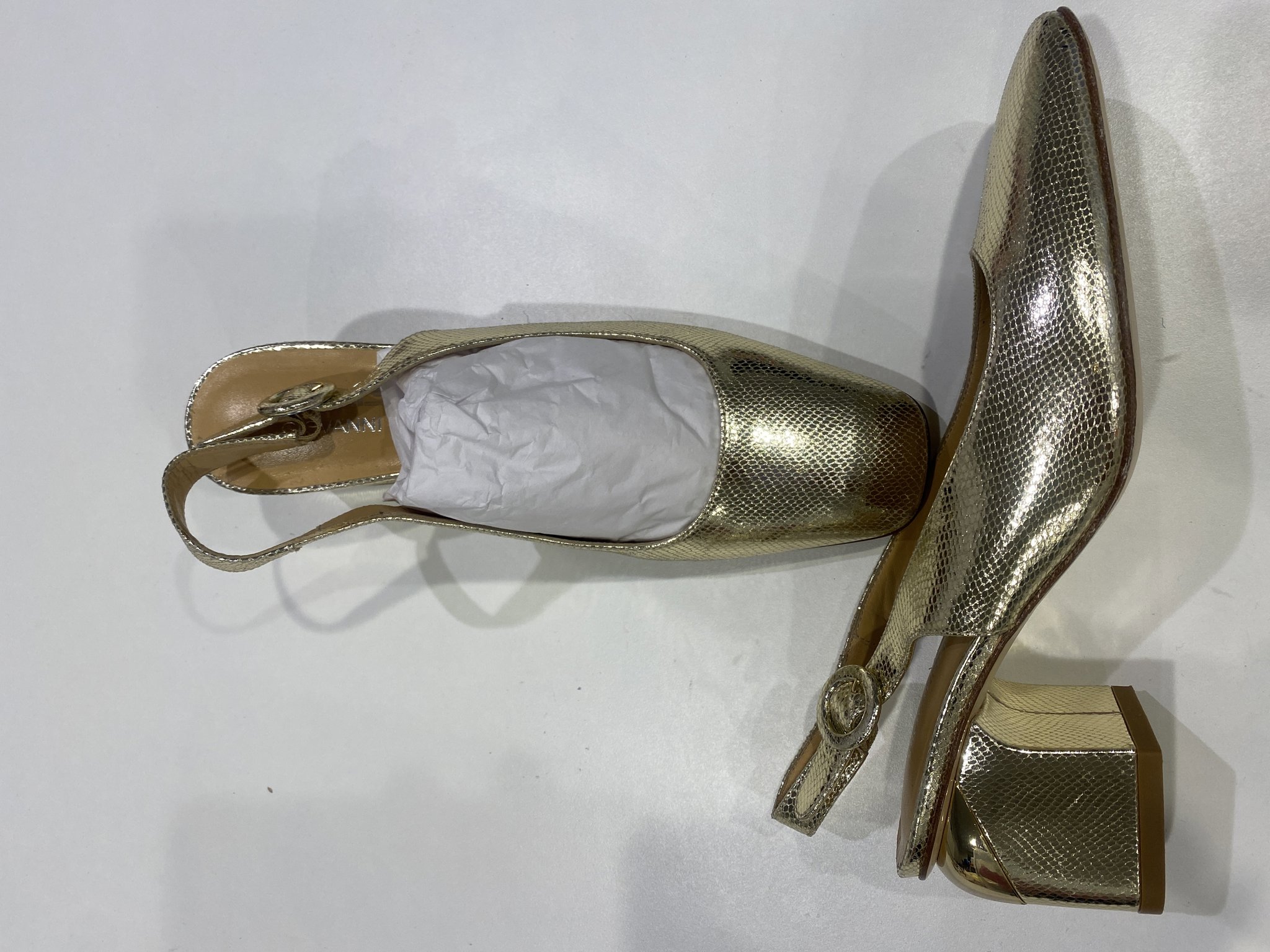 صورة صندل نسائي ذهبي مقاس ٣٧ -SH1